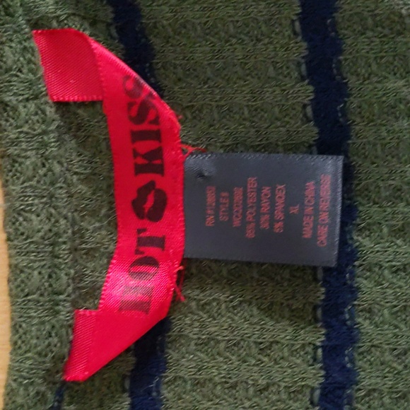 Comfortable cold shoulder dress - Picture 3 of 4